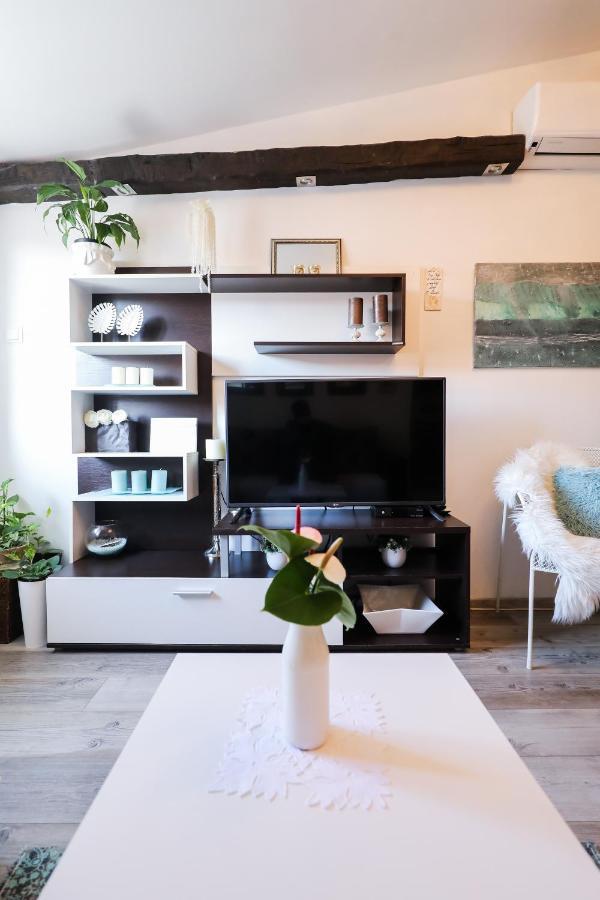 Rita Apartment *
